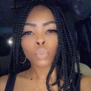 Meet your Posher, Courtney